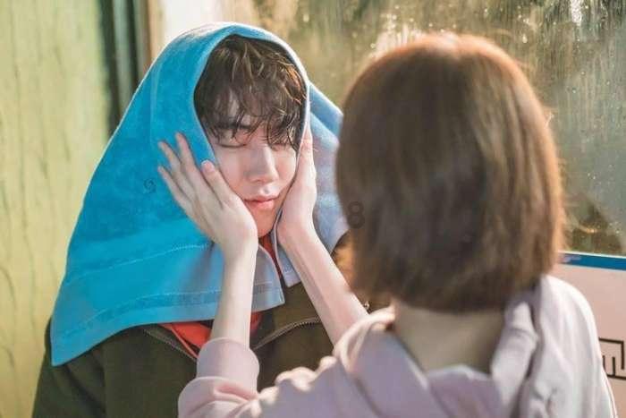 甜美奥莉吃甜点